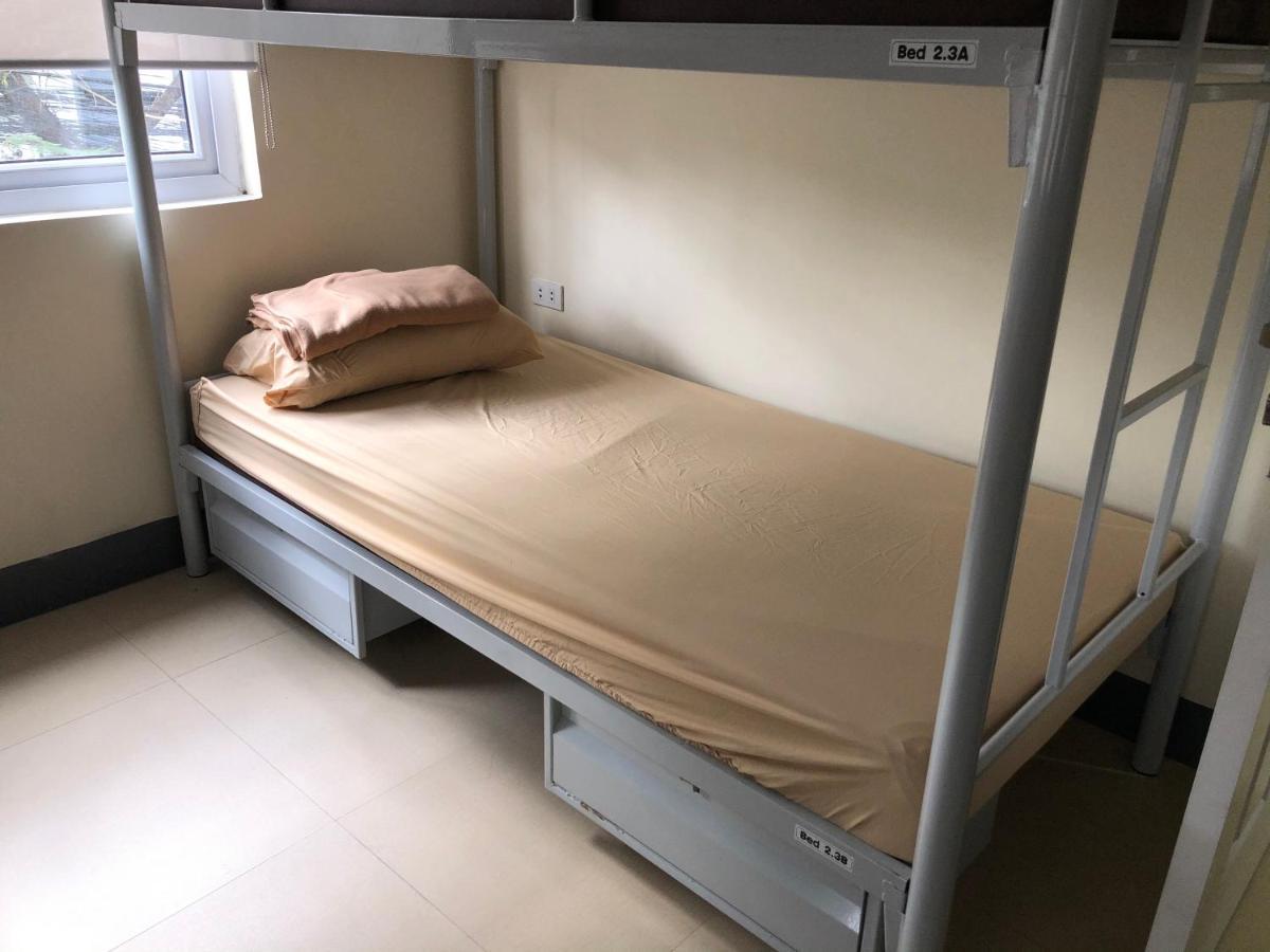 Snoozeph Hostel *